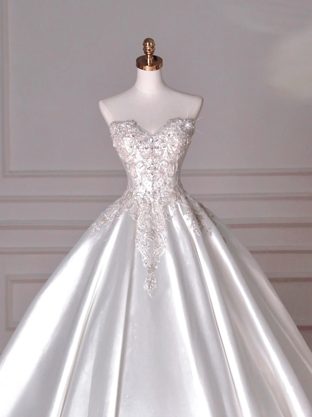 Robe de mariée longue en satin à sequins et perles, sans bretelles, style bal de rêve, C4393