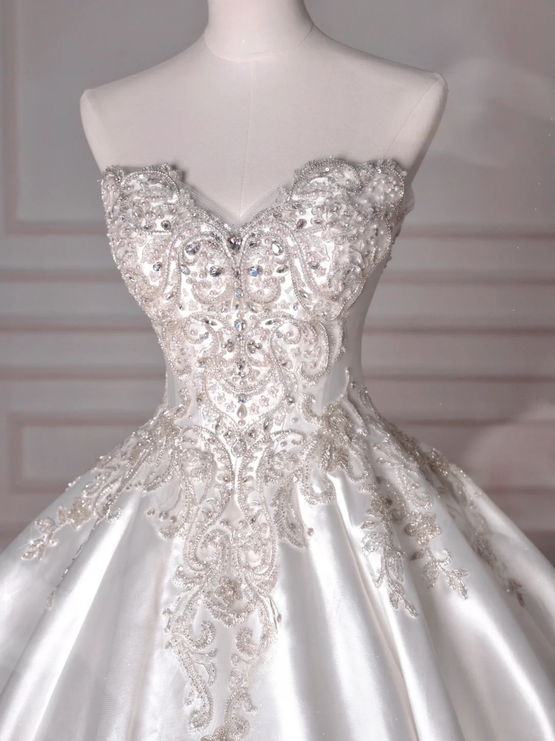 Robe de mariée longue en satin à sequins et perles, sans bretelles, style bal de rêve, C4393