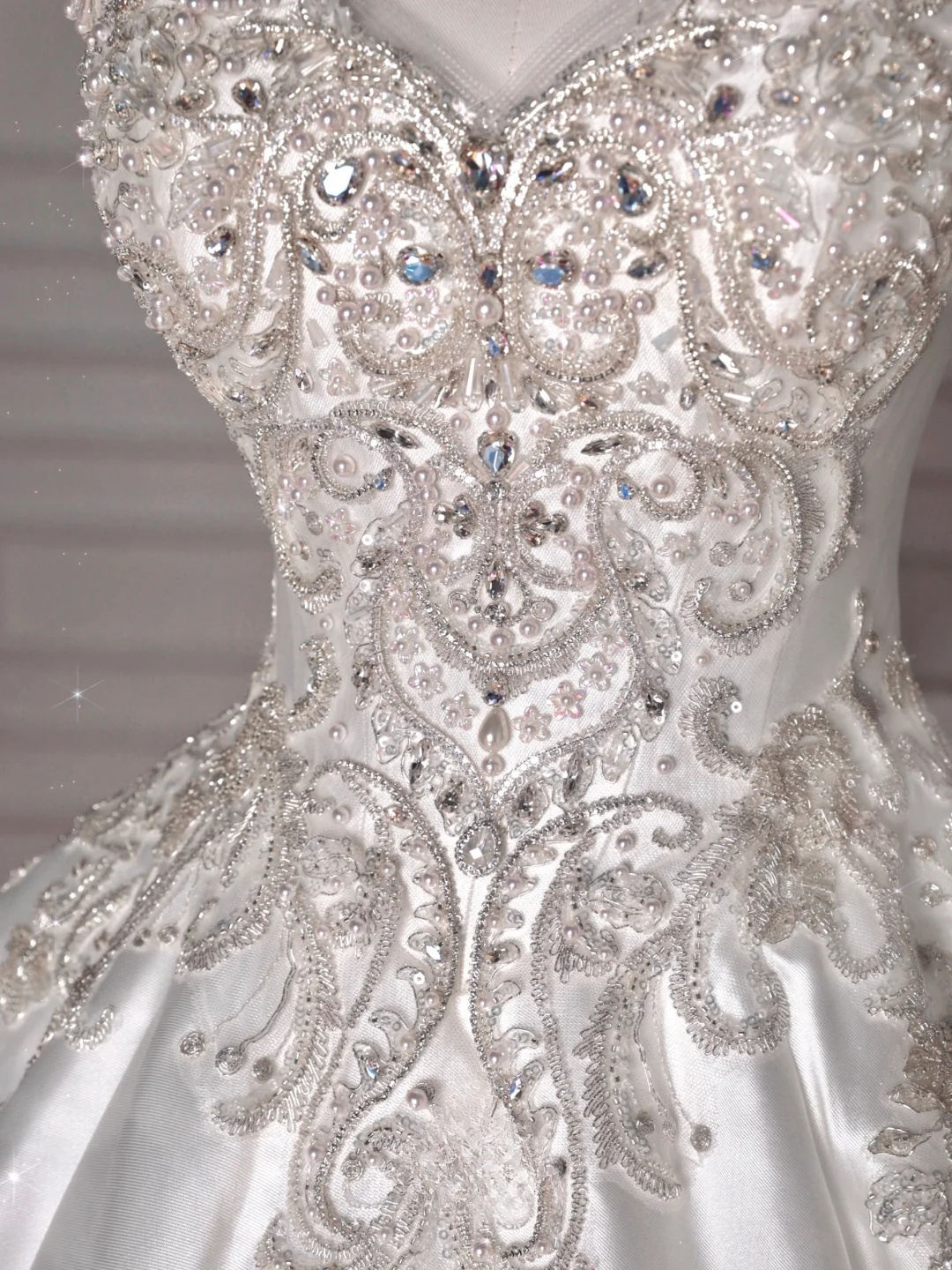 Robe de mariée longue en satin à sequins et perles, sans bretelles, style bal de rêve, C4393