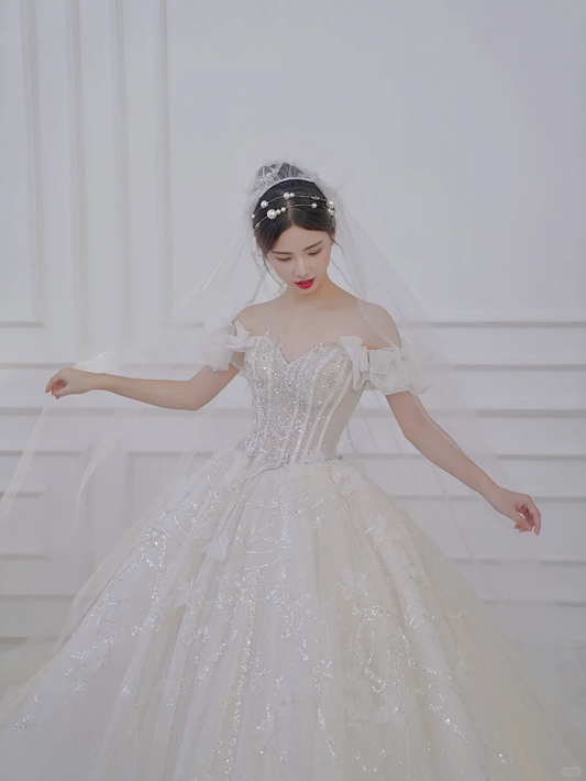 Robe de mariée longue en tulle à épaules dénudées et sequins avec voile C4401