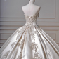 Superbe robe de mariée longue en satin, sans bretelles, à sequins et perles, C4403