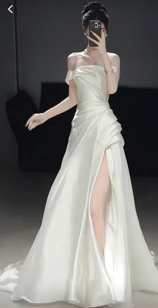 Robe de mariée longue plissée en satin, élégante, coupe trapèze, épaules dénudées, fendue, C4427