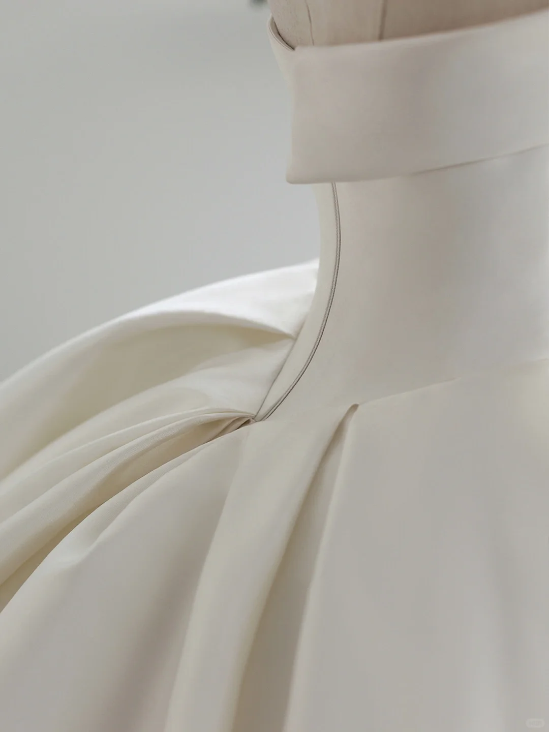 Robe de mariée longue en satin, tulle et perles, sans bretelles, style bal intemporel, C4429