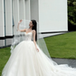 Superbe robe de mariée longue en tulle et dentelle, bretelles spaghetti et voile, C4430