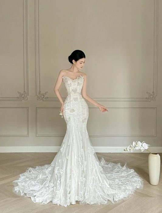 Superbe robe de mariée sirène longue sans bretelles en tulle et dentelle avec appliques C4436
