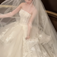 Robe de mariée longue en tulle blanc, bustier, avec voile et gants, style rêveur, C4442
