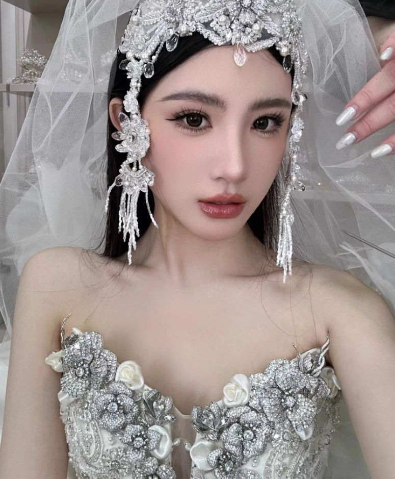 Timeless Ball Gown Strapless Satin Sequin Beads With Veil Long Wedding Dresses C4443