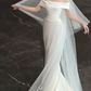 Robe de mariée longue élégante en satin à épaules dénudées et voile C4446