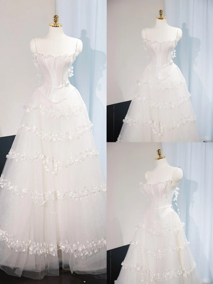 Robe de mariée longue princesse trapèze à bretelles spaghetti en satin blanc et tulle avec appliques C4448