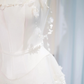 Robe de mariée longue princesse trapèze à bretelles spaghetti en satin blanc et tulle avec appliques C4448