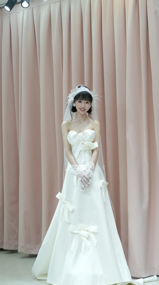 Robe de mariée longue en satin et tulle, coupe trapèze, sans bretelles, avec nœud et gants, voile, C4465