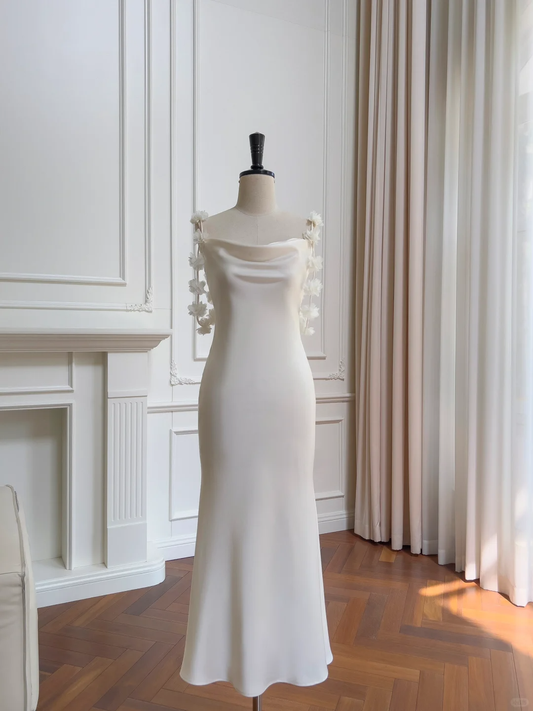 Robe de mariée longue en satin à bretelles spaghetti et style sirène élégante C4477