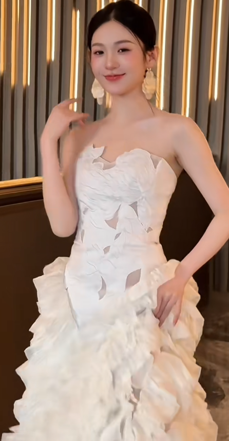 Robe de mariée longue en satin, style robe de bal chic, sans bretelles, C4552
