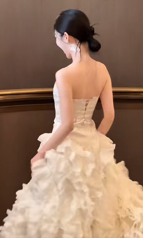 Robe de mariée longue en satin, style robe de bal chic, sans bretelles, C4552