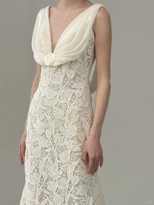 Robe de mariée longue en satin et dentelle, style sirène, col en V, dos nu, C4555
