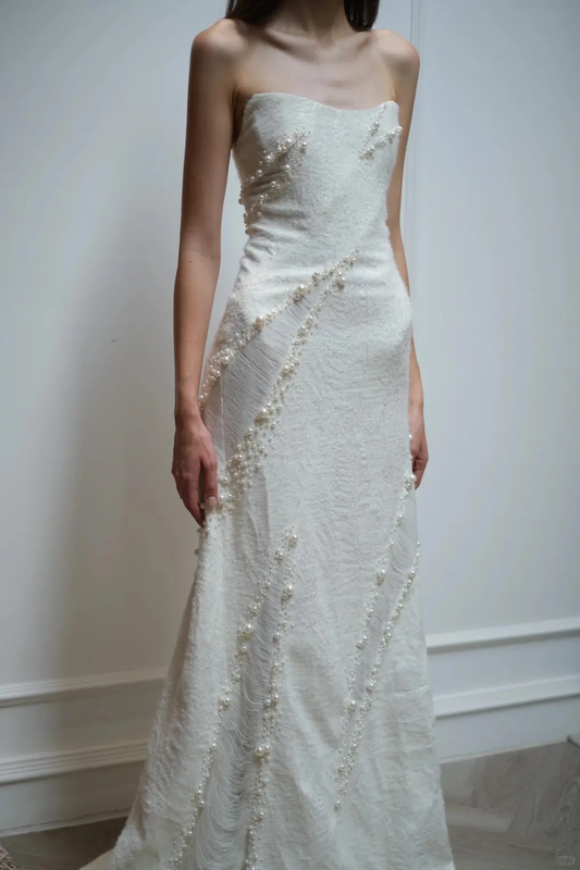 Robe de mariée sirène bustier en satin et perles, longue et rêveuse, C4558