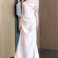 Robe de mariée longue plissée en satin à épaules dénudées et style sirène simple C4562