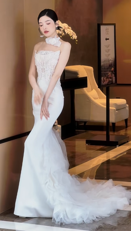 Superbe robe de mariée sirène bustier en satin et tulle, longue et en dentelle, C4563