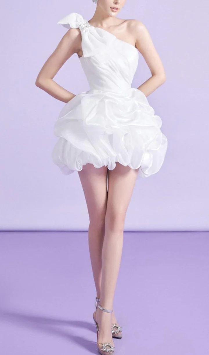 Robe d'anniversaire courte fourreau Simple, asymétrique épaule dénudée, robes de soirée blanches, C466