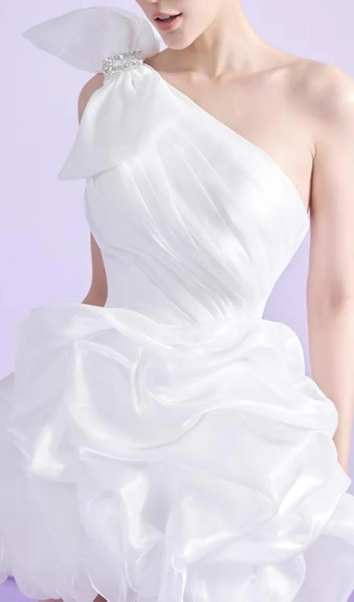 Robe d'anniversaire courte fourreau Simple, asymétrique épaule dénudée, robes de soirée blanches, C466