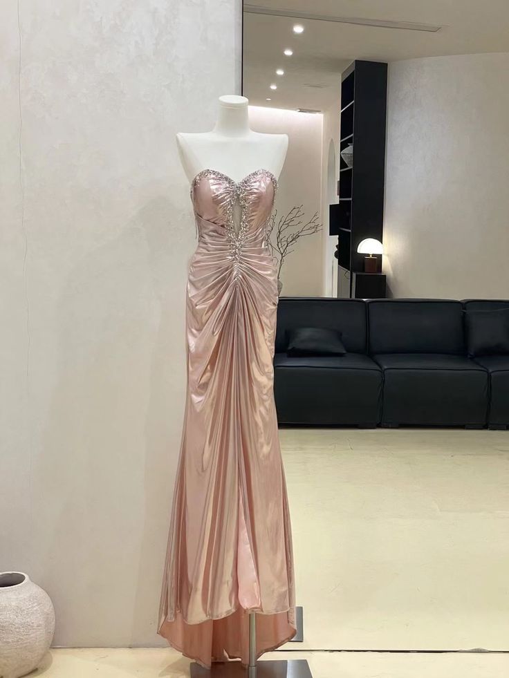 Robe de bal longue plissée en satin rose, style sirène, sans bretelles, avec perles, C4726
