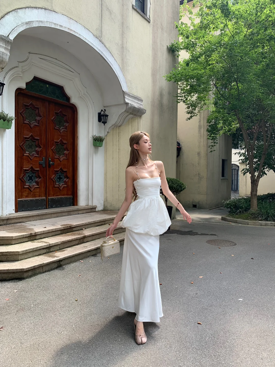 Robe de bal longue en satin à bretelles spaghetti et coupe trapèze chic C4783