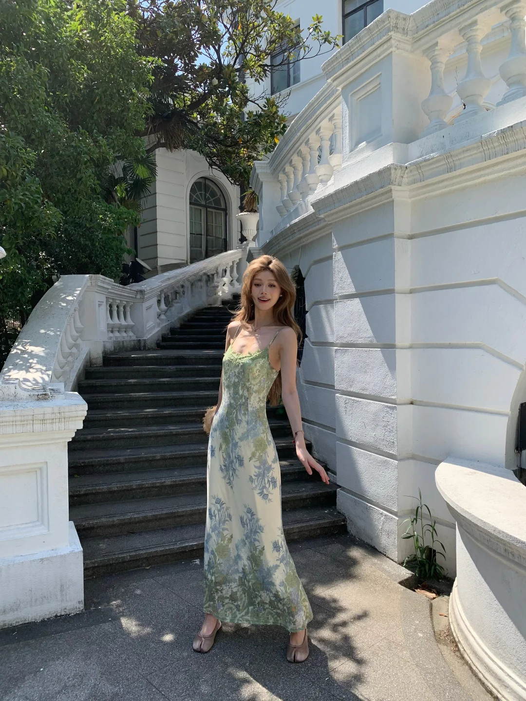 Robe de bal longue en satin imprimé sirène à bretelles spaghetti et dentelle C4786