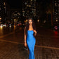 Robe de bal longue en satin bleu à bretelles spaghetti et style sirène simple C4960