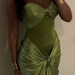 Robe de bal longue plissée en satin à col en cœur et sirène chic C4975