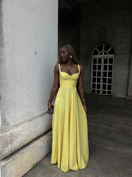 Robe de bal longue jaune en satin à bretelles spaghetti et coupe trapèze C5015
