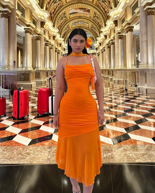 Robe de bal longue en mousseline de soie orange à col licou et sirène C5105