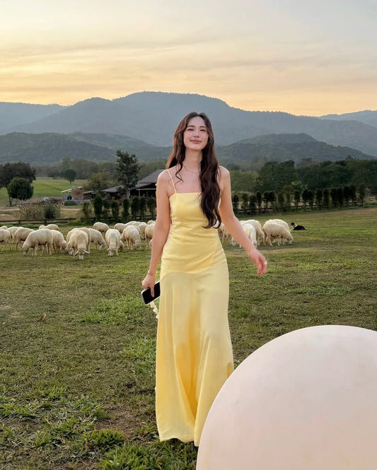 Robe de bal longue jaune en satin à bretelles spaghetti et coupe trapèze C5165