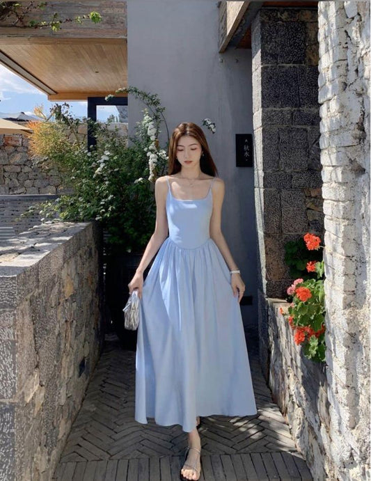 Robe de bal longue en satin à bretelles spaghetti et coupe trapèze élégante C5168