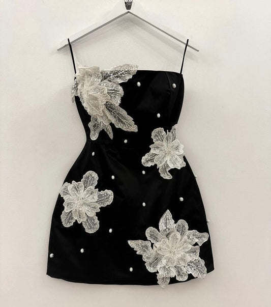 Stunning A Line Spaghetti Straps Satin With Applique Short Homecoming Dress 17th Birthday Outfits C5184