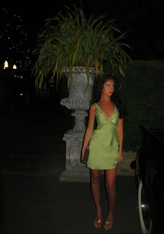 Sexy A Line V Neck Satin Laec Short Homecoming Dress 21th Birthday Outfits C5196