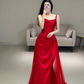 Robe de bal longue rouge modeste à bretelles spaghetti et fente en satin C5277