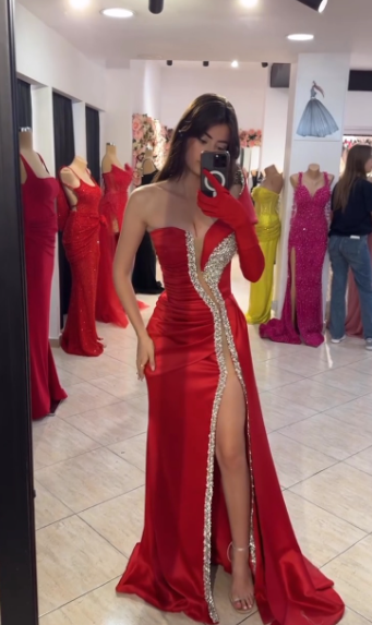 Robe de bal longue rouge sexy style sirène, asymétrique épaule dénudée, manches longues, en satin, perles, fendue, C5279