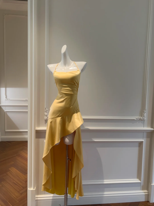 Robe de bal trapèze en satin jaune à col licou et ourlet à volants, robe de soirée C5357
