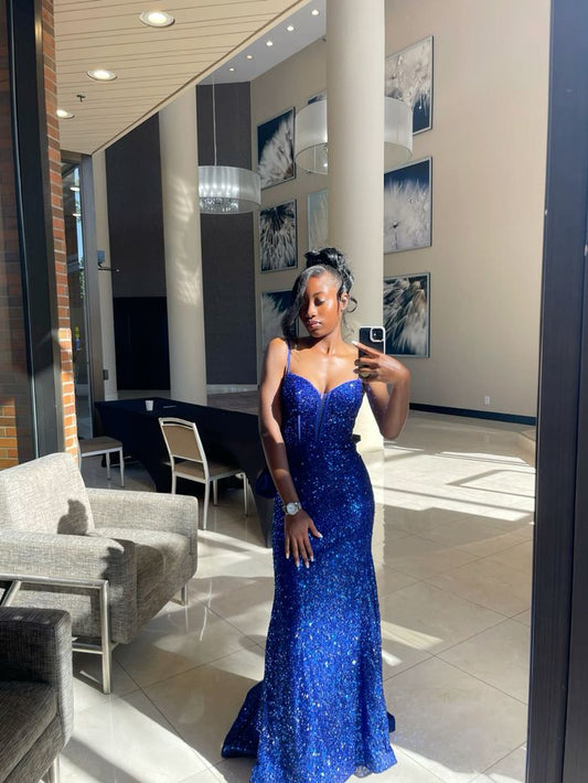 Robe de bal longue bleu roi sirène à bretelles spaghetti et paillettes C5637