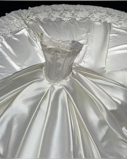 Robe de mariée longue en satin et dentelle, sans bretelles, effet boule de rêve, C5638