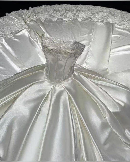 Robe de mariée longue en satin et dentelle, sans bretelles, effet boule de rêve, C5638