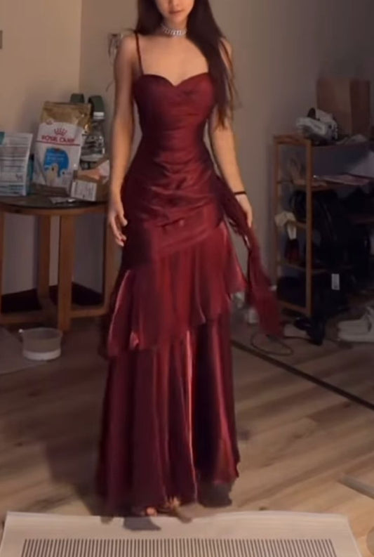 Robe de bal longue en satin bordeaux à bretelles spaghetti et style sirène modeste C5639