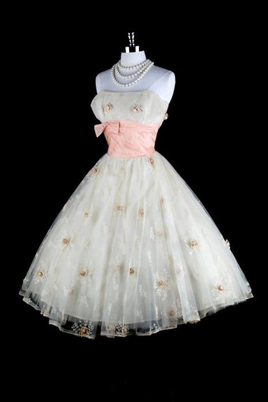 Pretty Ball Gown Strapless Tulle Lace Applique Short Homecoming Dress 18th Birthday Outfits C5697