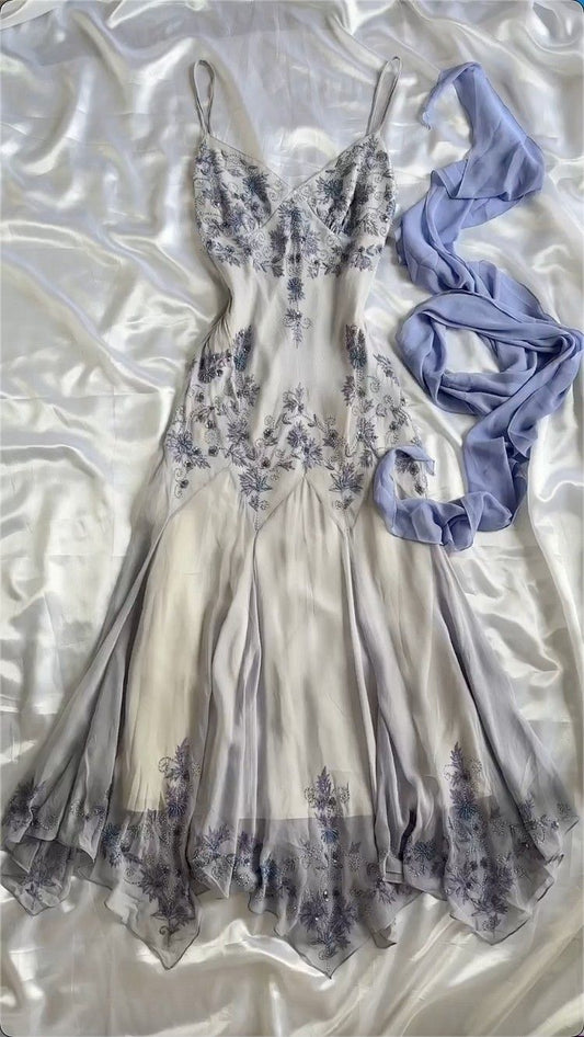 Superbe robe de bal longue en mousseline de soie à bretelles spaghetti et appliques C5707