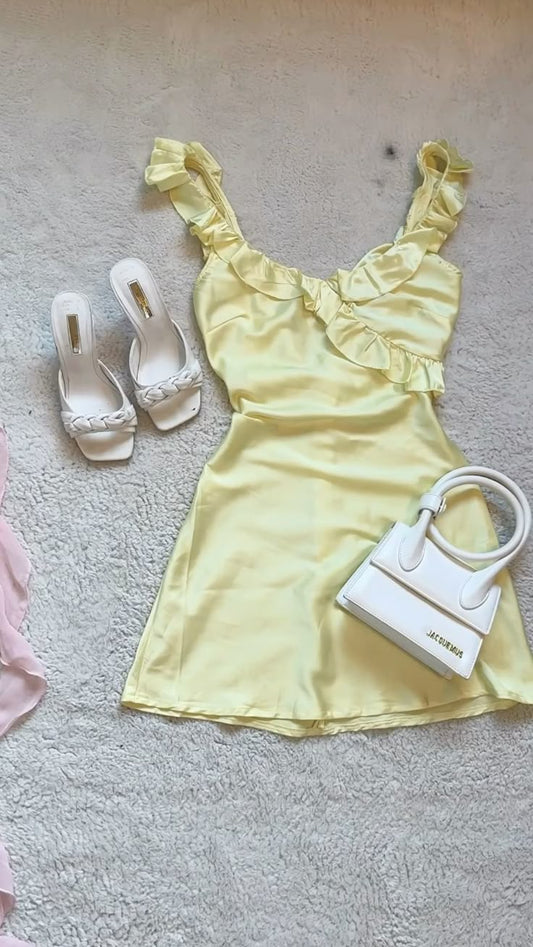 Pretty A Line U Neck Ruffle Satin Short Homecoming Dress 19th Birthday Outfits C5737