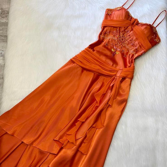 Superbe robe de bal longue en satin à bretelles spaghetti et volants en mousseline de soie avec perles C5757