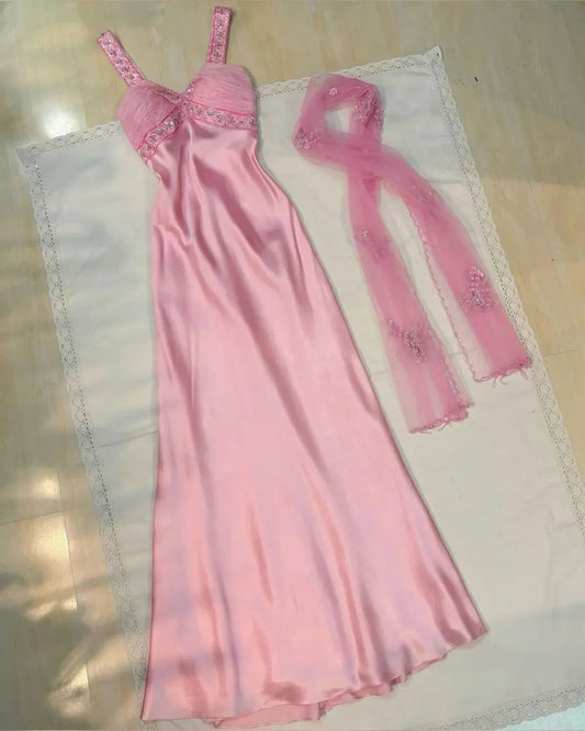 Robe de bal longue rose en satin à sequins et décolleté en cœur, coupe trapèze, C5758