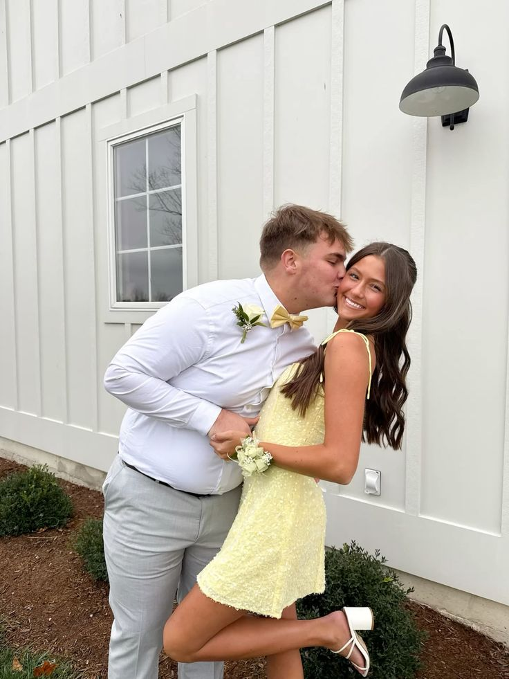 Shiny A Line Spaghetti Straps Pastel Yellow Sequin Short Homecoming Dress 18th Birthday Outfits C5822