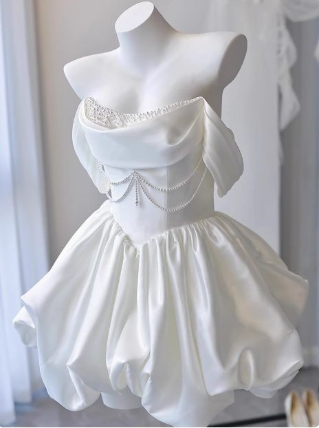 Princess A Line Off The Shoulder Satin Beaded Short Homecoming Dress 16th Birthday Outfits C6036