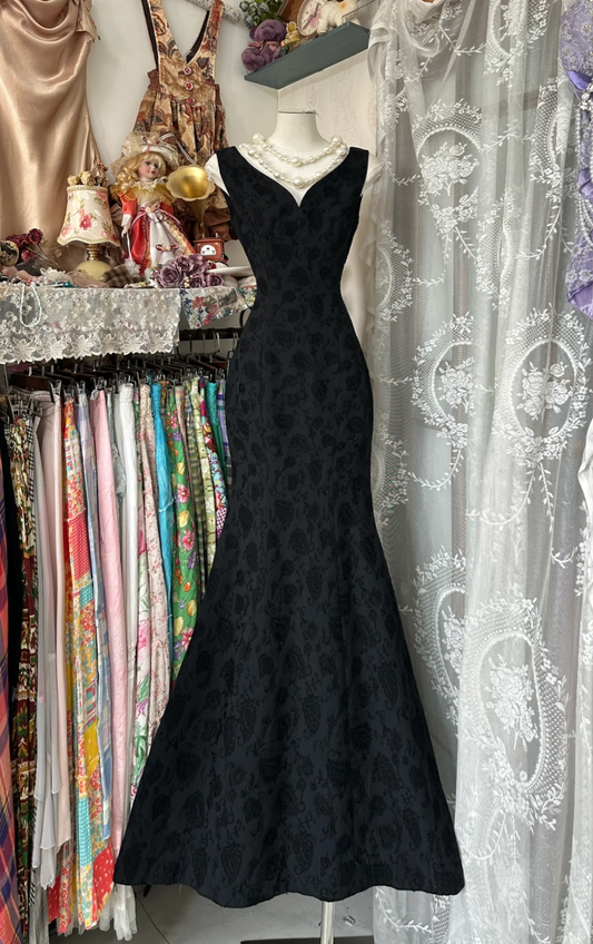 Charming Sheath Mermaid V Neck Black Satin Long Prom Dress, Evening Dress C6134